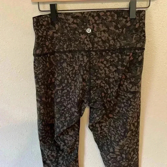 LULULEMON Women’s (at ankle) Leggings - Picture 8 of 8